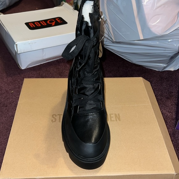 Heeled snow boots. - Picture 3 of 3